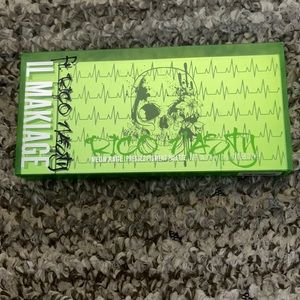 Il Makiage Eyeshadow Palette